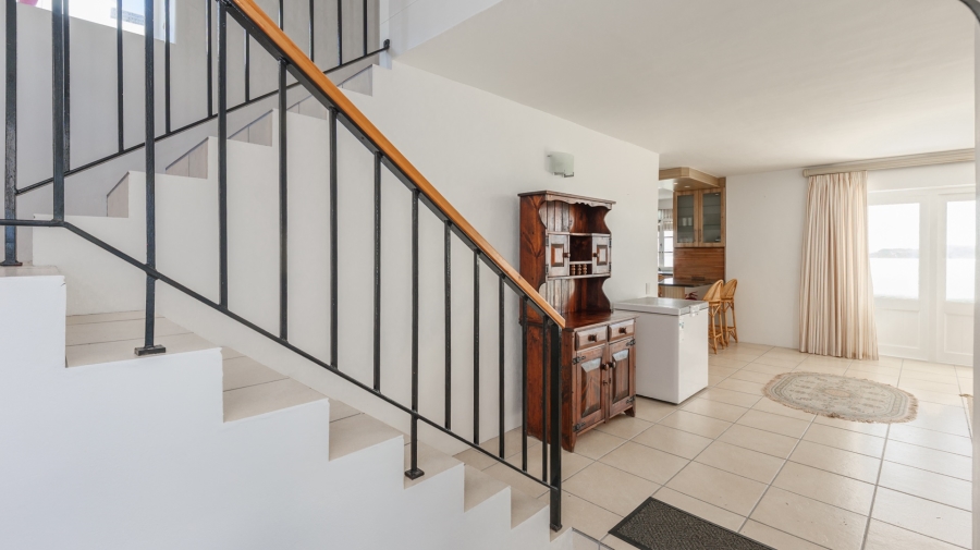 5 Bedroom Property for Sale in Struisbaai Western Cape